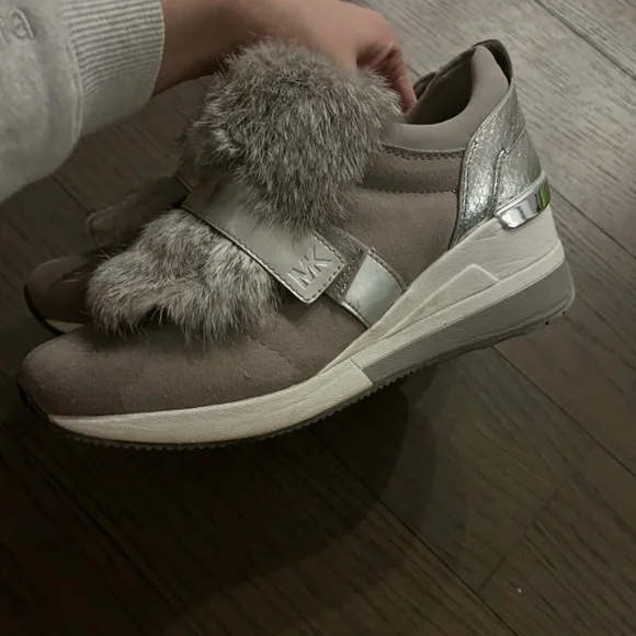 Sneakers - Picture 3 of 4